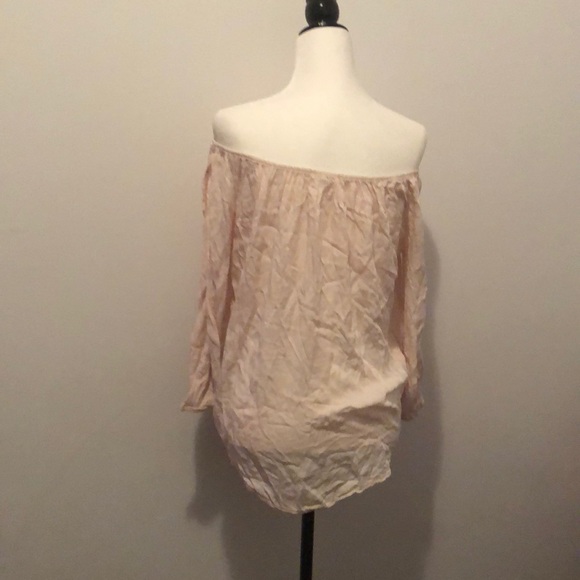 💥 2/$30 Off the shoulder open arm top - Picture 3 of 7
